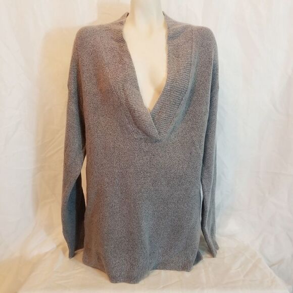 SWEATER SALE 3/$30 RDI Grey V-Neck Sweater - Picture 2 of 6